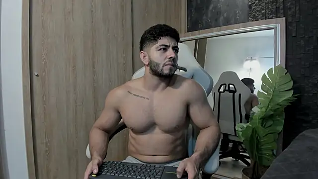 Snapshot of Thiago_moretti chatting on May 25, 12:05 am Thiago moretti online show from May 25, 12:05 am
