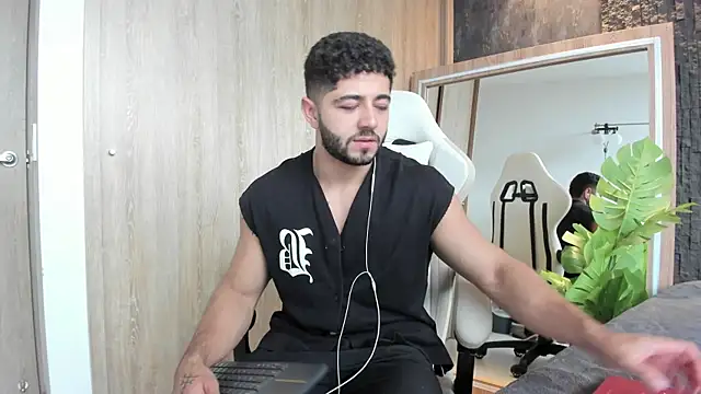 Snapshot of Thiago_moretti chatting on June 3, 10:26 pm Thiago moretti online show from June 3, 10:26 pm