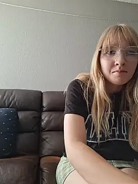 Snapshot of BunnySnowFlake chatting on April 22, 7:15 pm BunnySnowFlake online show from April 22, 7:15 pm