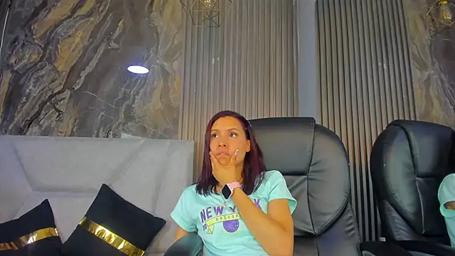 GraceAlexa12 online show from April 20, 3:37 pm