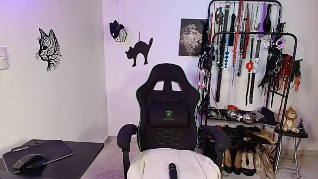 ariannaconnor  online show from March 27, 1:33 pm