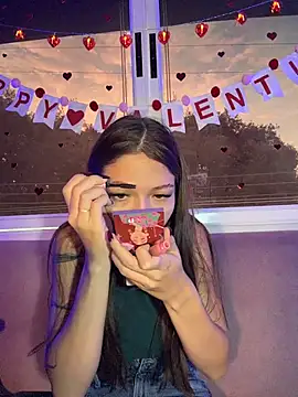 EmmaJhoons online show from February 13, 11:50 am