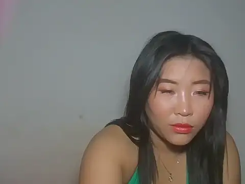 Zyeiii online show from April 4, 7:11 pm