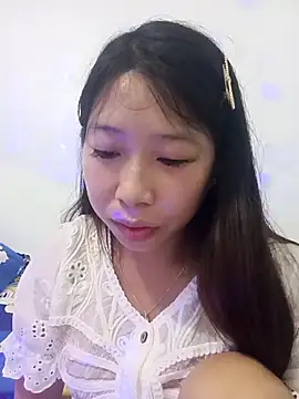 Snapshot of Mayly_lucky2 chatting on April 24, 1:24 pm Mayly lucky2 online show from April 24, 1:24 pm