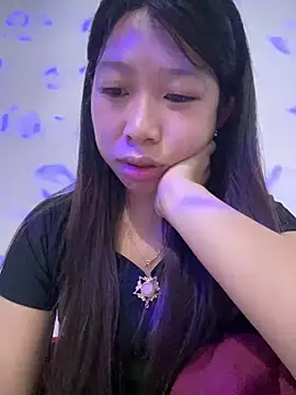 Snapshot of Mayly_lucky2 chatting on April 27, 11:25 pm Mayly lucky2 online show from April 27, 11:25 pm