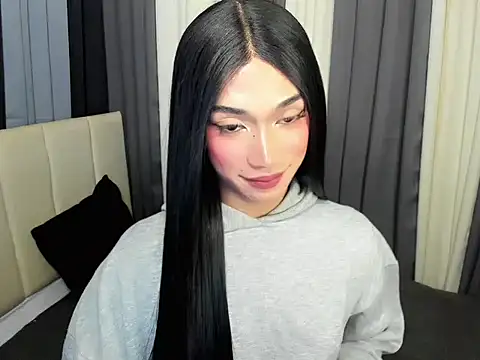 FyangFoxx online show from May 6, 5:51 pm