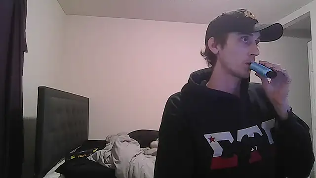 Snapshot of maxryderr chatting on May 27, 7:16 am maxryderr online show from May 27, 7:16 am