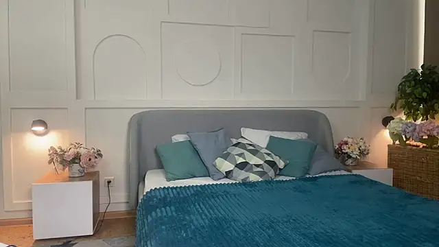  SilkyShadow  online show from April 8, 1:05 am