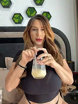 LucyBridgette online show from July 10, 1:14 pm