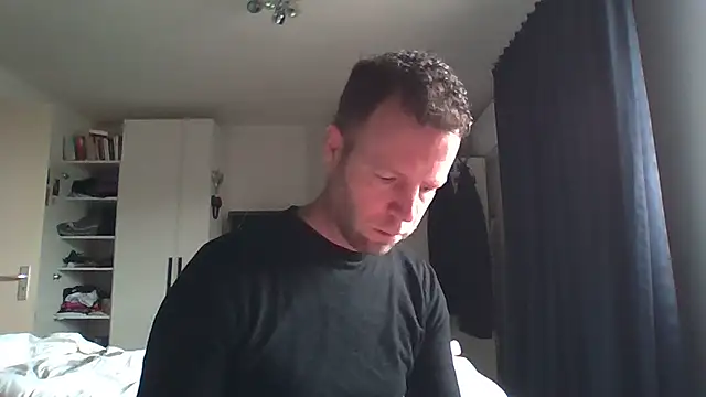 Snapshot of Vector1982 chatting on January 15, 2:21 pm Vector1982 online show from January 15, 2:21 pm