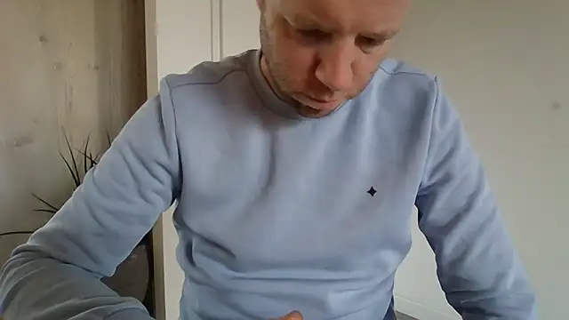 Snapshot of Vector1982 chatting on February 7, 2:43 pm Vector1982 online show from February 7, 2:43 pm