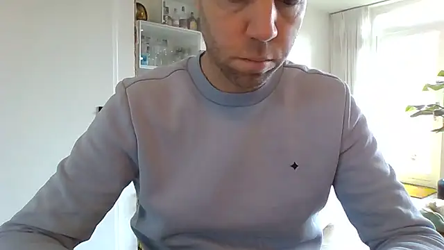 Snapshot of Vector1982 chatting on February 12, 10:43 am Vector1982 online show from February 12, 10:43 am