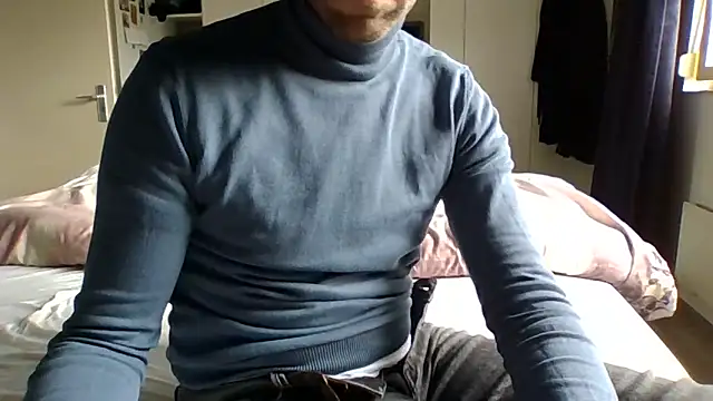 Snapshot of Vector1982 chatting on March 31, 9:32 am Vector1982 online show from March 31, 9:32 am