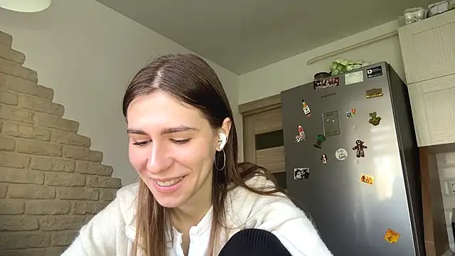 ElsieKuhlmann online show from April 21, 5:14 am