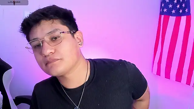 Theo Rowan online show from February 17, 8:15 pm