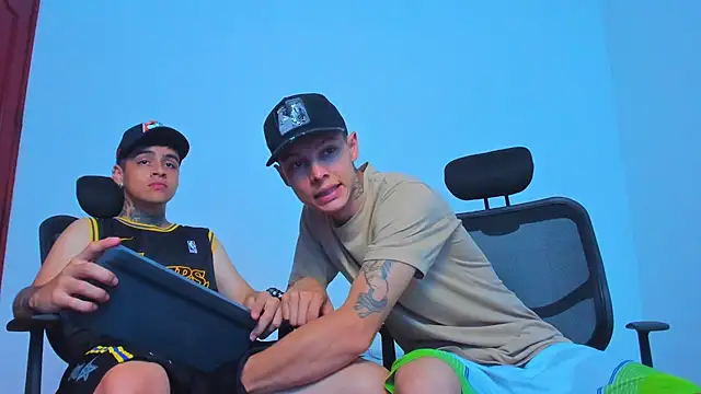 Snapshot of Thomas-Wil chatting on March 22, 4:10 pm Thomas-Wil online show from March 22, 4:10 pm