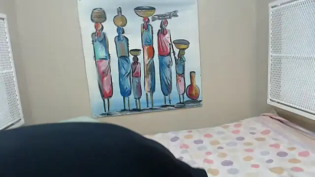 TallDivaNoir online show from April 19, 9:30 am