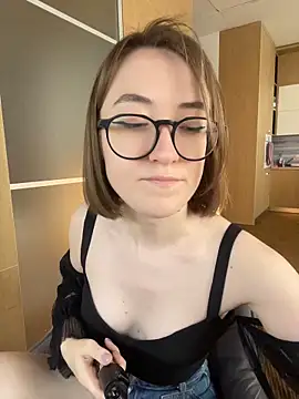 Persephone Kore online show from April 26, 2:37 pm