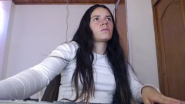 Shanel Lozano online show from April 21, 4:34 pm