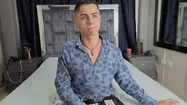 LeoMonnroe online show from February 11, 6:57 pm