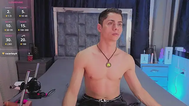 Snapshot of LeoMonnroe chatting on May 19, 8:26 pm LeoMonnroe online show from May 19, 8:26 pm