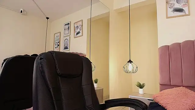 Hanabie  online show from April 14, 3:12 am