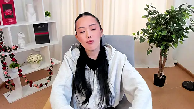 KellyKaai online show from January 13, 8:30 am