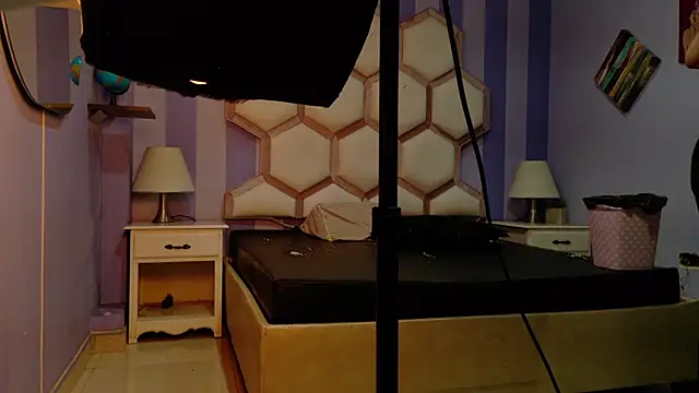 yvi taylor online show from April 16, 12:06 pm