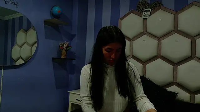 yvi taylor online show from April 24, 2:19 pm