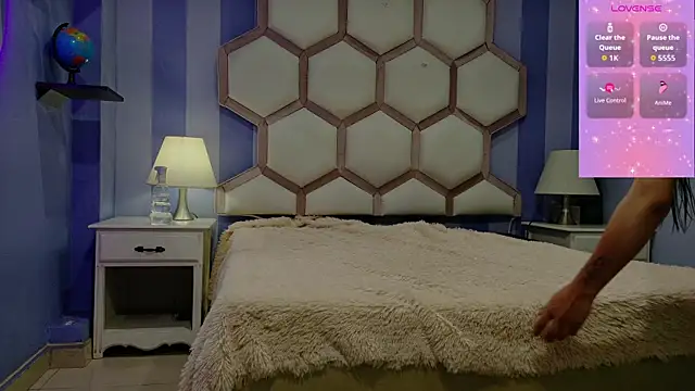 yvi taylor online show from July 24, 11:30 am