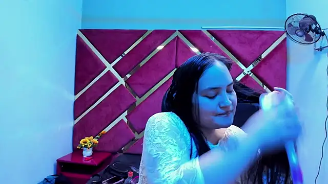 MiaRouss69 online show from February 14, 3:47 am