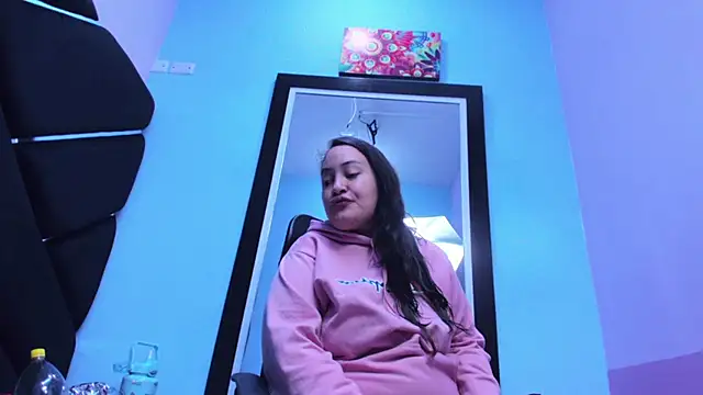 MiaRouss69 online show from April 19, 11:40 pm