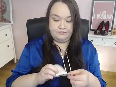 HollyDanceSoul online show from February 18, 5:25 am