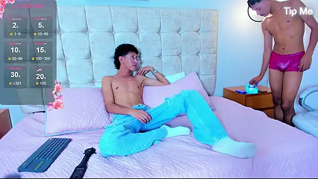 twink royale18 online show from January 13, 6:02 pm