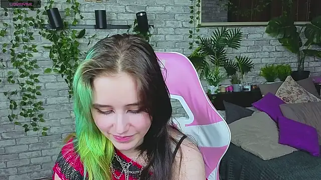 Snapshot of RubyMyst chatting on March 6, 8:49 pm RubyMyst online show from March 6, 8:49 pm