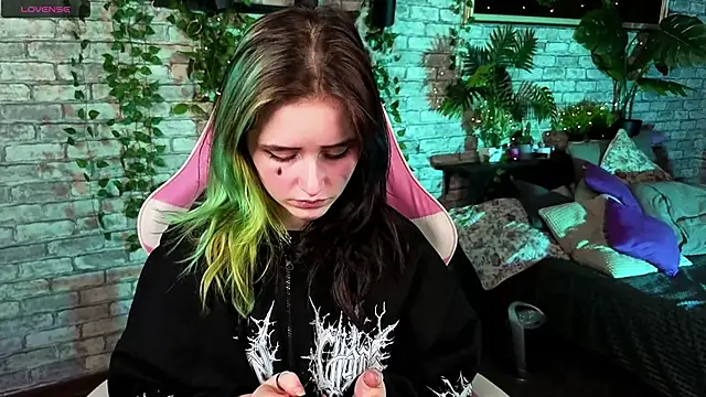 Snapshot of RubyMyst chatting on March 8, 8:45 pm RubyMyst online show from March 8, 8:45 pm