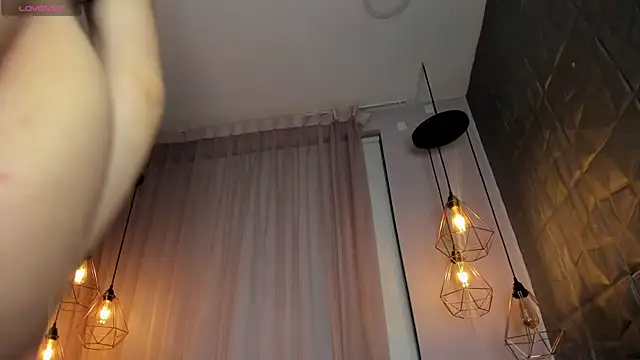 lizz lunna online show from January 15, 4:50 am