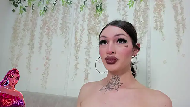 lizz lunna online show from April 8, 8:20 pm