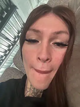 lizz lunna online show from April 21, 3:39 pm