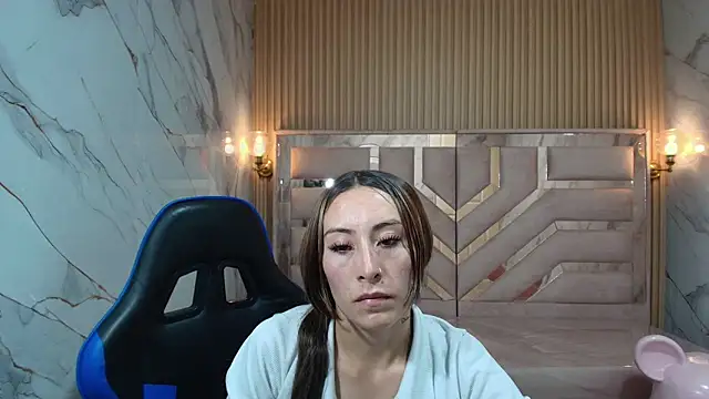 Snapshot of katalina_r_ chatting on May 1, 8:13 pm katalina r online show from May 1, 8:13 pm
