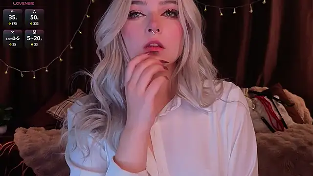 ShyniAlice online show from March 27, 5:24 am