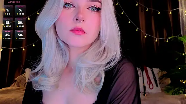 Snapshot of ShyniAlice chatting on May 6, 3:35 am ShyniAlice online show from May 6, 3:35 am