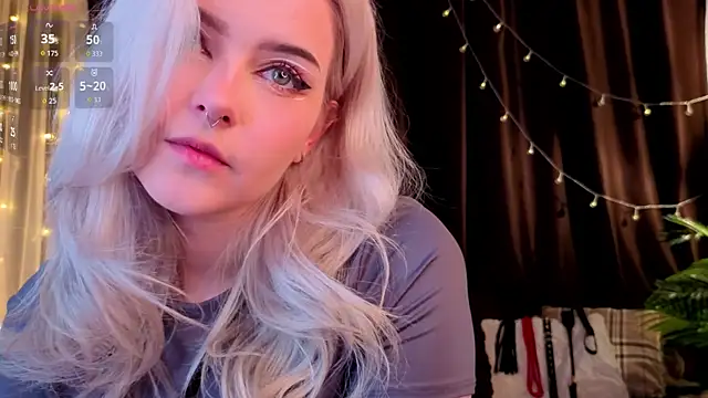 Snapshot of ShyniAlice chatting on May 27, 3:47 am ShyniAlice online show from May 27, 3:47 am