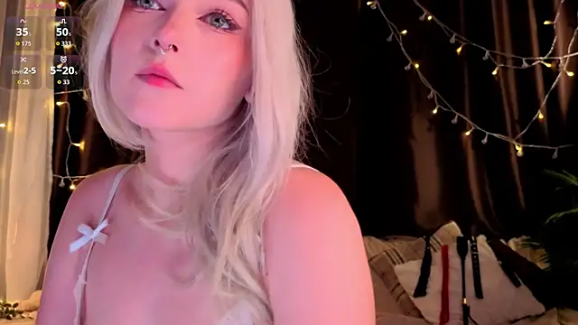 Snapshot of ShyniAlice chatting on June 13, 4:10 am ShyniAlice online show from June 13, 4:10 am
