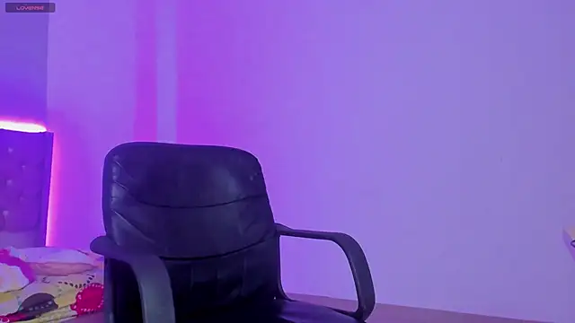 kitty violet11 online show from April 13, 1:00 am