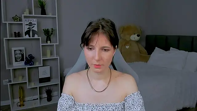 KikaOsterman online show from April 22, 8:28 am