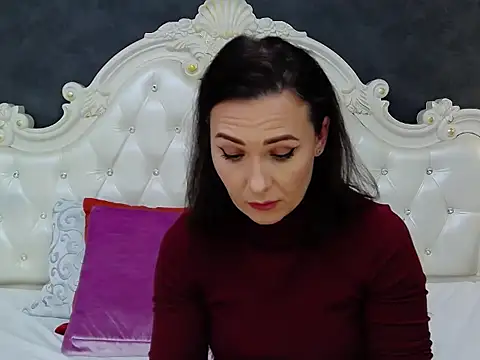 Snapshot of VeraNoir chatting on February 6, 12:19 pm VeraNoir online show from February 6, 12:19 pm