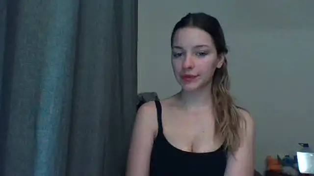 Snapshot of EvelineMagnetic chatting on June 16, 8:33 pm EvelineMagnetic online show from June 16, 8:33 pm
