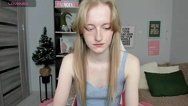 Cinnabonnn  online show from January 17, 7:35 am