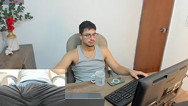 Snapshot of Jay_Grip chatting on February 5, 1:27 pm Jay Grip online show from February 5, 1:27 pm